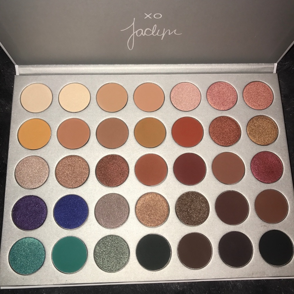 The Jaclyn Hill X Morphe Eyeshadow Palette
